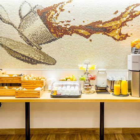 Boutique Hostemplo Sagrada Familia Hotel Barcelona Bagian luar foto