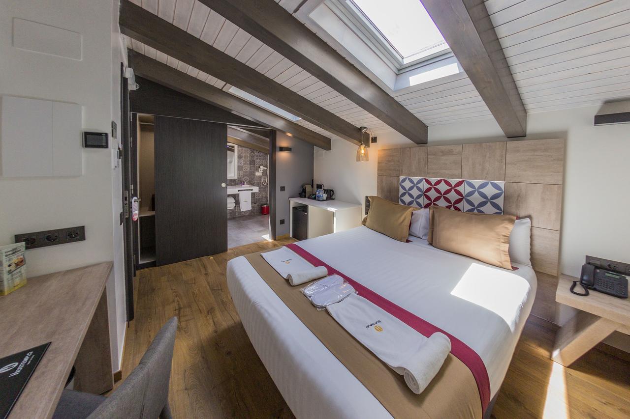 Boutique Hostemplo Sagrada Familia Hotel Barcelona Bagian luar foto